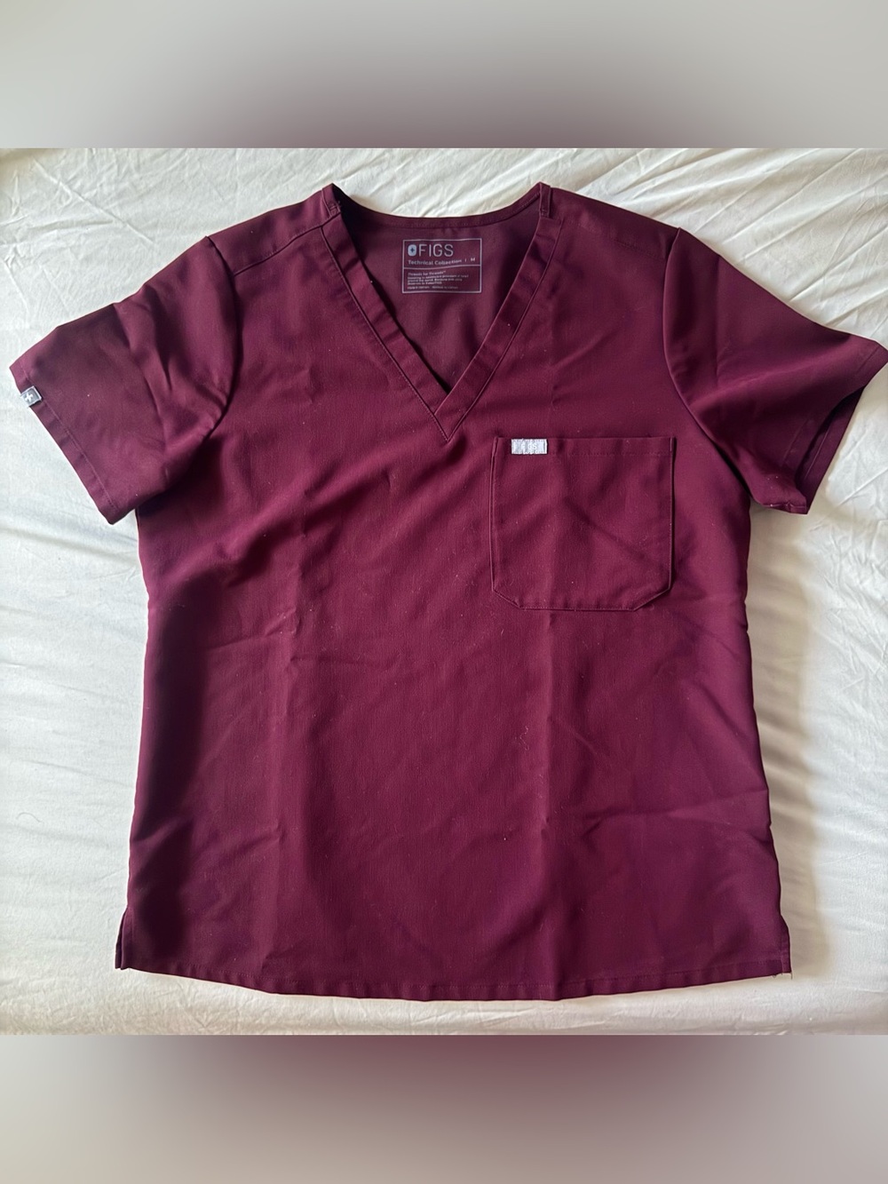 FIGS Women’s Catarina Scrub Top in Burgundy Size M